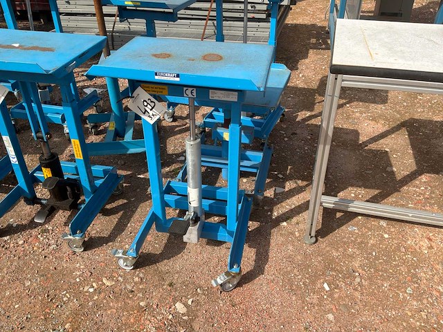 In hoogte verstelbare werktafel (3x) - afbeelding 1 van  2