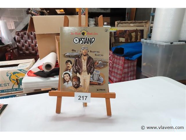 In opstand - afbeelding 1 van  2