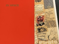 In space - afbeelding 3 van  4