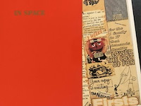 In space - afbeelding 3 van  4