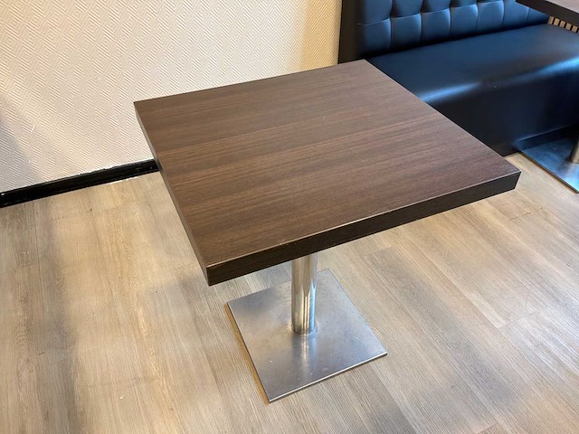 Inboedel broodjeszaak stoelen & tafels - afbeelding 2 van  6