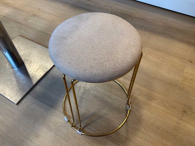 Inboedel broodjeszaak stoelen & tafels - afbeelding 3 van  6