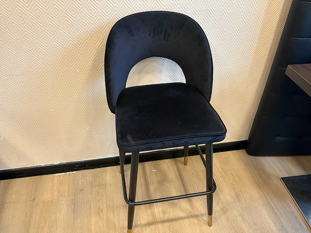 Inboedel broodjeszaak stoelen & tafels - afbeelding 5 van  6