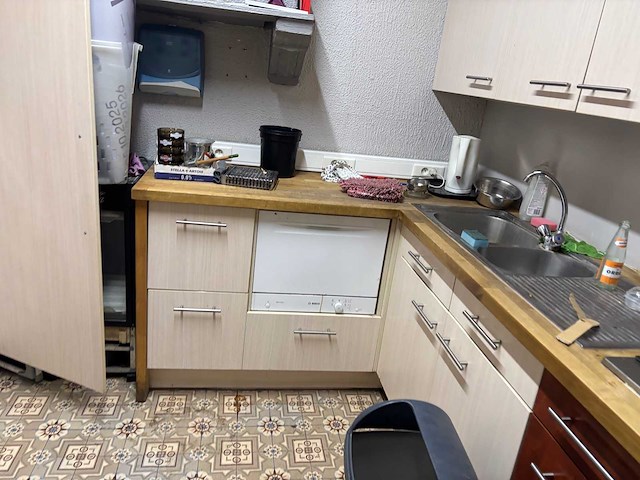 Inboedel café nen hoek af - afbeelding 16 van  28