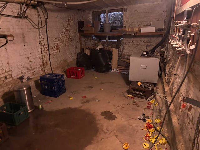 Inboedel café nen hoek af - afbeelding 23 van  28