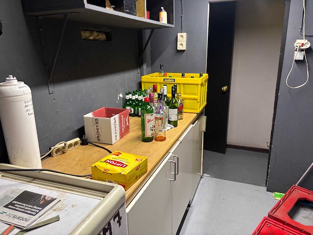 Inboedel café nen hoek af - afbeelding 24 van  28