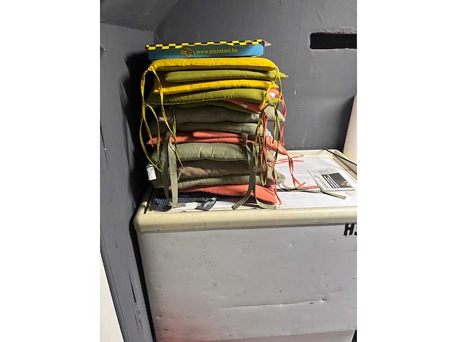 Inboedel café nen hoek af - afbeelding 26 van  28