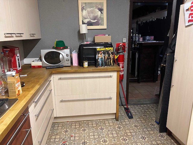 Inboedel café nen hoek af - afbeelding 2 van  28