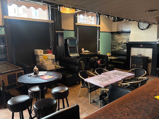 Inboedel café nen hoek af - afbeelding 22 van  28