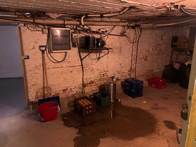 Inboedel café nen hoek af - afbeelding 27 van  28