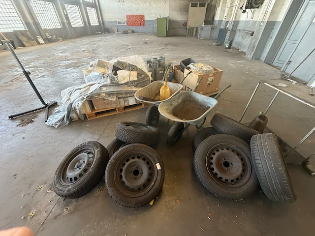 Inboedel garage - afbeelding 8 van  58
