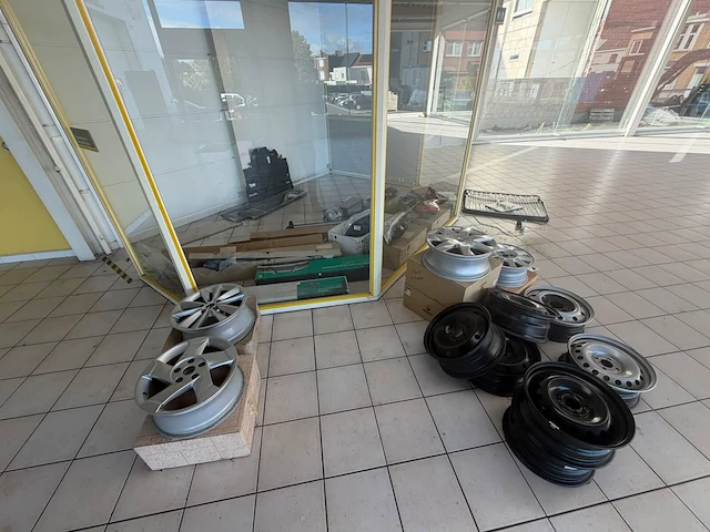 Inboedel garage - afbeelding 44 van  58