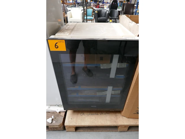 Inbouw wijnkoelkast met legplanken miele - afbeelding 1 van  3