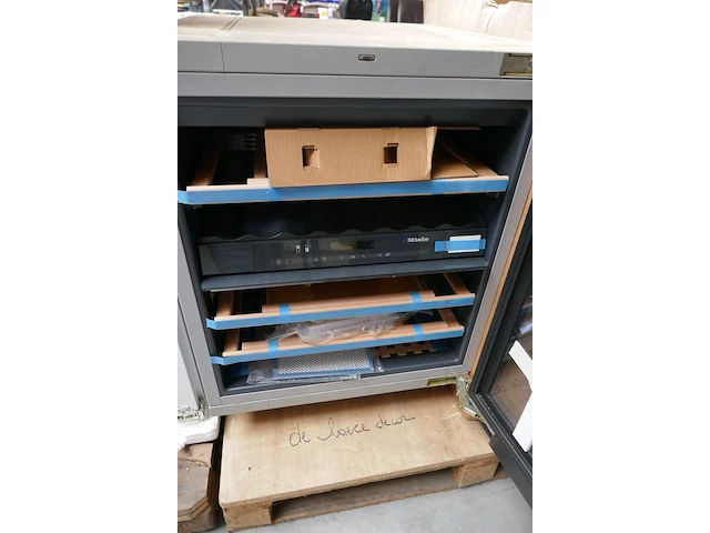 Inbouw wijnkoelkast met legplanken miele - afbeelding 2 van  3