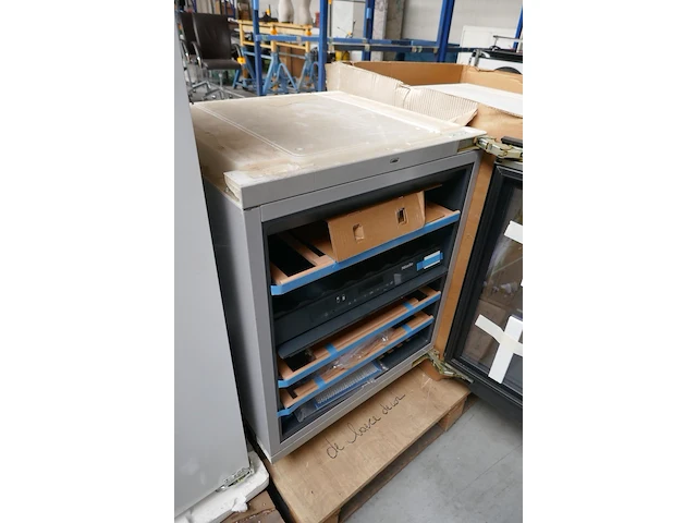 Inbouw wijnkoelkast met legplanken miele - afbeelding 3 van  3