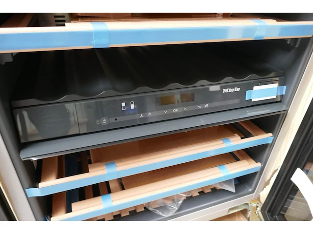 Inbouw wijnkoelkast met legplanken miele - afbeelding 3 van  5