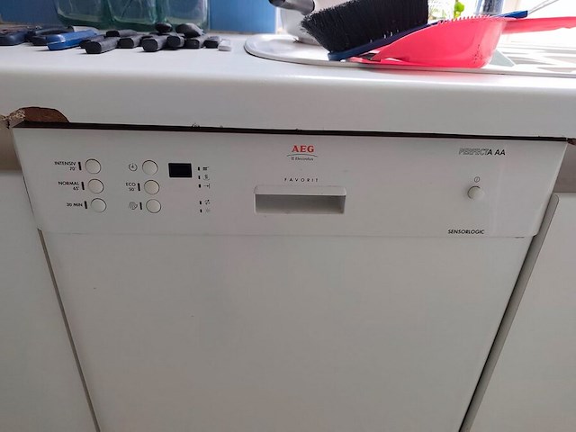 Inbouwoven beko cis302000x, vaatwasmachine aeg 911d51-2t, inbouwfriteuse fes 301e - afbeelding 2 van  13