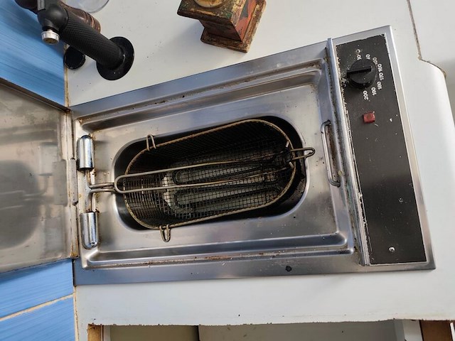 Inbouwoven beko cis302000x, vaatwasmachine aeg 911d51-2t, inbouwfriteuse fes 301e - afbeelding 8 van  13