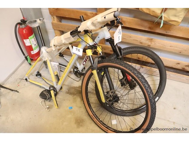 Incomplete fiets - afbeelding 1 van  4