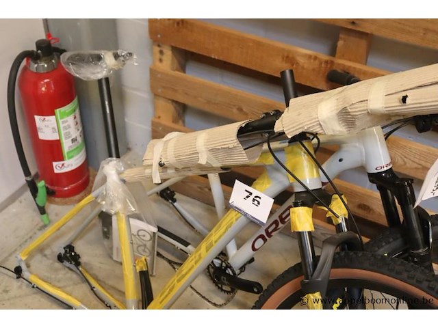 Incomplete fiets - afbeelding 4 van  4