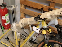 Incomplete fiets - afbeelding 4 van  4