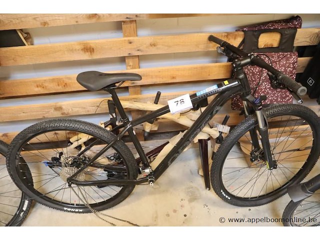 Incomplete fiets - afbeelding 1 van  3