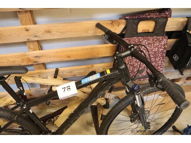 Incomplete fiets - afbeelding 3 van  3