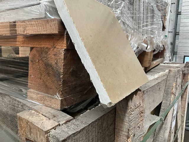 Indisch goldstone natuursteen tuintegel - afbeelding 1 van  2