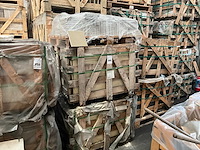 Indisch goldstone natuursteen tuintegel - afbeelding 2 van  2