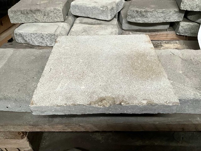 Indisch goldstone natuursteen tuintegel - afbeelding 1 van  3