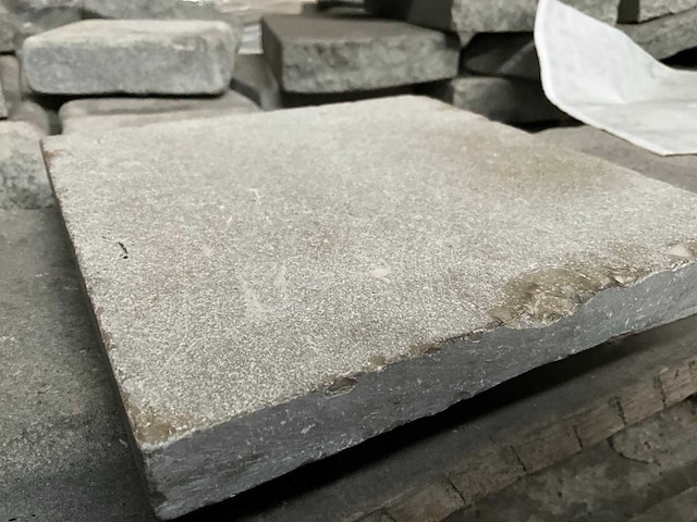 Indisch goldstone natuursteen tuintegel - afbeelding 2 van  3