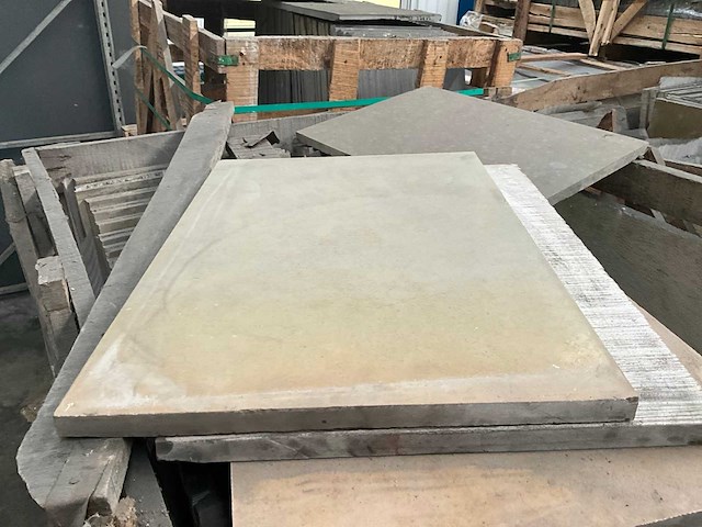 Indisch goldstone verzoet natuursteen tuintegel - afbeelding 1 van  4