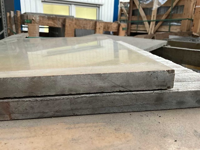 Indisch goldstone verzoet natuursteen tuintegel - afbeelding 2 van  4