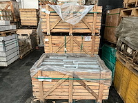 Indisch grijs natuursteen tuintegel - afbeelding 4 van  5