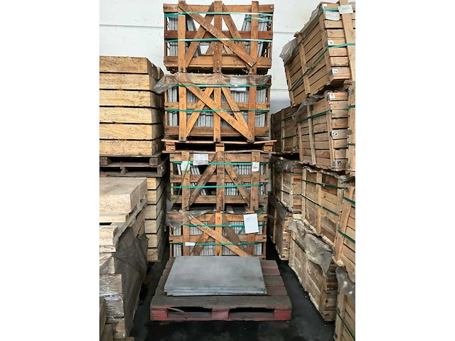 Indisch grijs natuursteen tuintegel - afbeelding 1 van  1