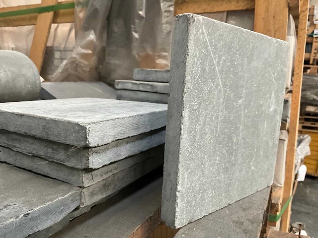 Indisch grijs natuursteen tuintegel - afbeelding 2 van  3