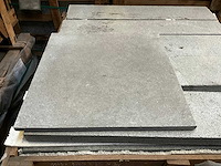 Indisch grijs natuursteen tuintegel - afbeelding 1 van  4