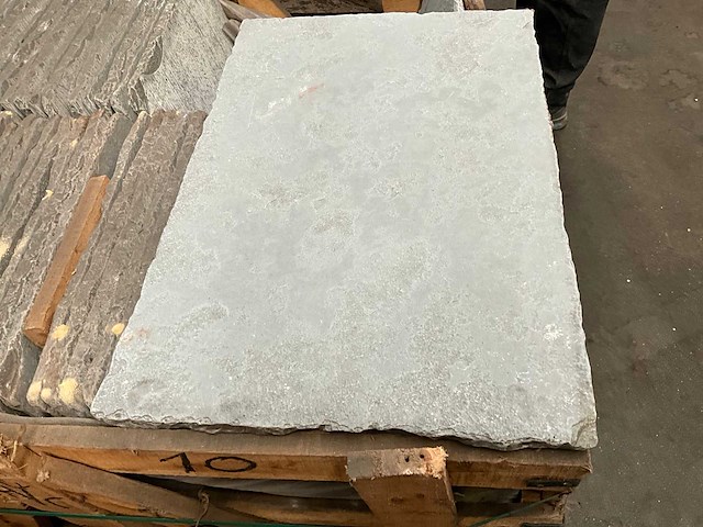 Indisch grijs natuursteen tuintegel - afbeelding 2 van  4