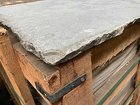 Indisch grijs natuursteen tuintegel - afbeelding 3 van  4