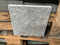 Indisch grijs natuursteen tuintegel - afbeelding 1 van  4