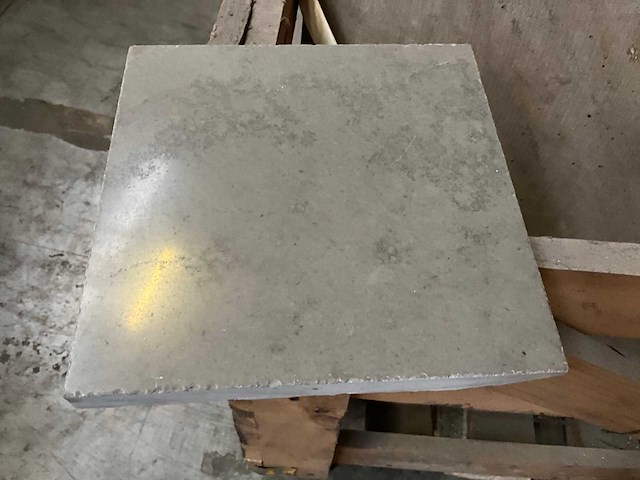 Indisch grijs verzoet natuursteen tuintegel - afbeelding 2 van  3