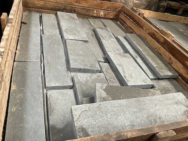 Indisch tope natuursteen tuintegel - afbeelding 1 van  4