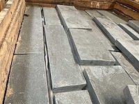 Indisch tope natuursteen tuintegel - afbeelding 2 van  4