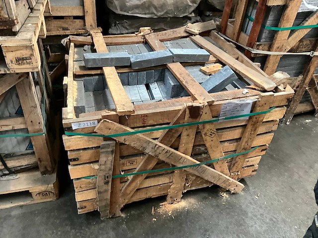 Indisch zwart natuursteen tuin klinkers - afbeelding 2 van  3