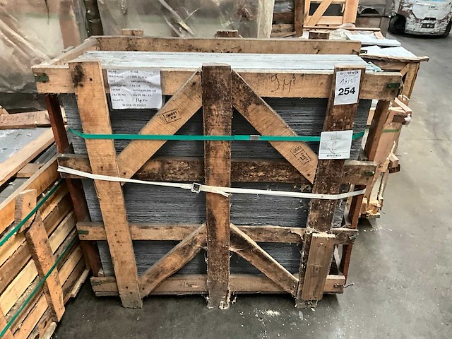 Indisch zwart natuursteen tuintegel - afbeelding 2 van  2