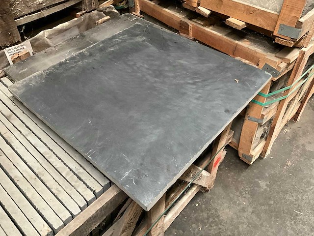 Indisch zwart natuursteen tuintegel - afbeelding 2 van  5