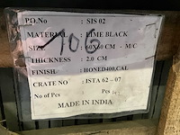 Indisch zwart natuursteen tuintegel - afbeelding 5 van  5