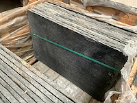 Indisch zwart natuursteen tuintegel - afbeelding 2 van  5