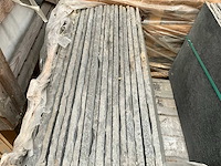 Indisch zwart natuursteen tuintegel - afbeelding 3 van  5