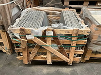 Indisch zwart natuursteen tuintegel - afbeelding 4 van  5